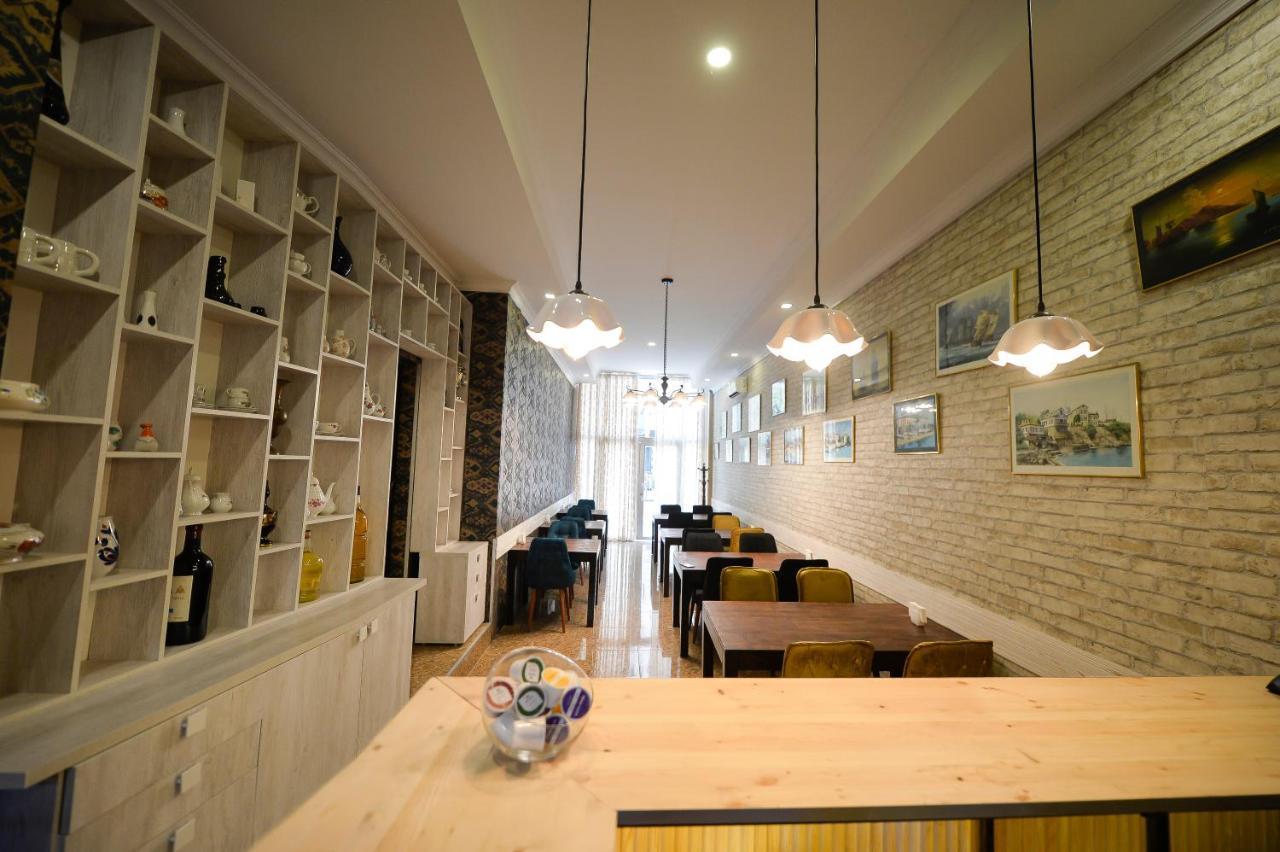 Aura Boutique Hotel Batoemi Buitenkant foto